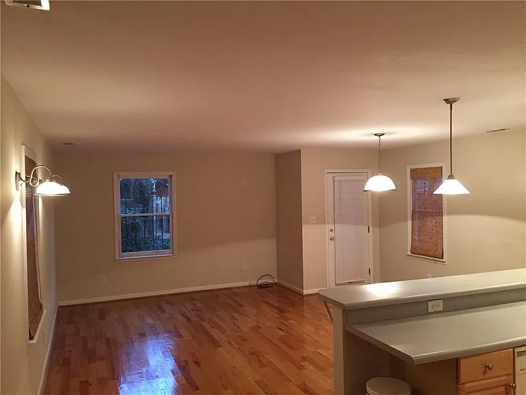 685 Garibaldi St SW — Photo 5