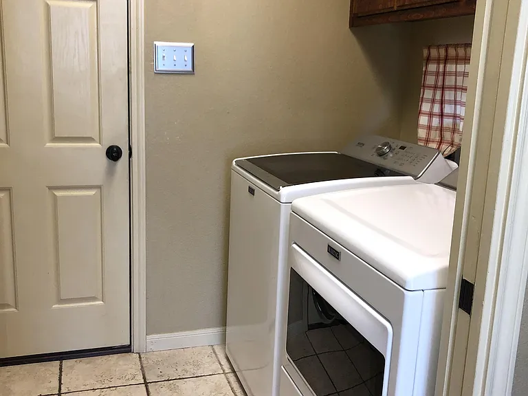 5745 Kathy Ln — Photo 11