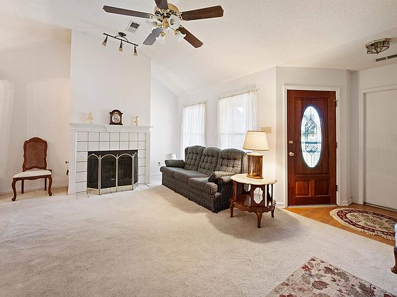 3rd image of 4054 Muirfield Dr