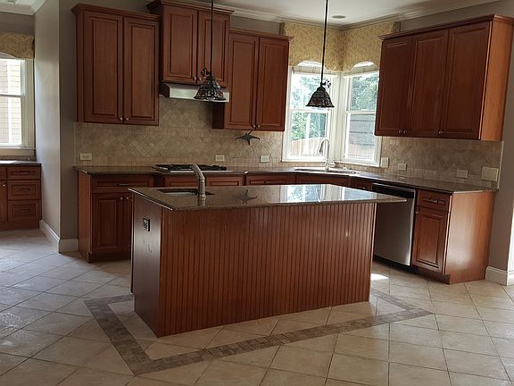 Super open kit. w/tile flrs