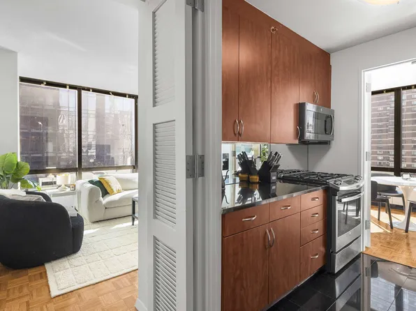 420 East 61st Street image 15 of 27