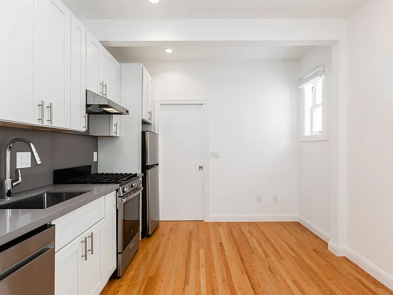 634 Powell — Photo 11