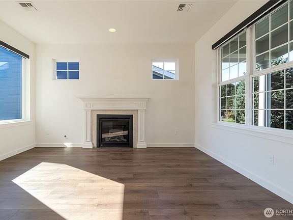 3rd image of 762 SE Heron Drive