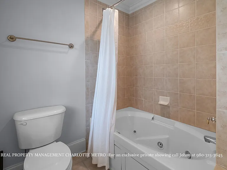 529 Queens Rd — Photo 35