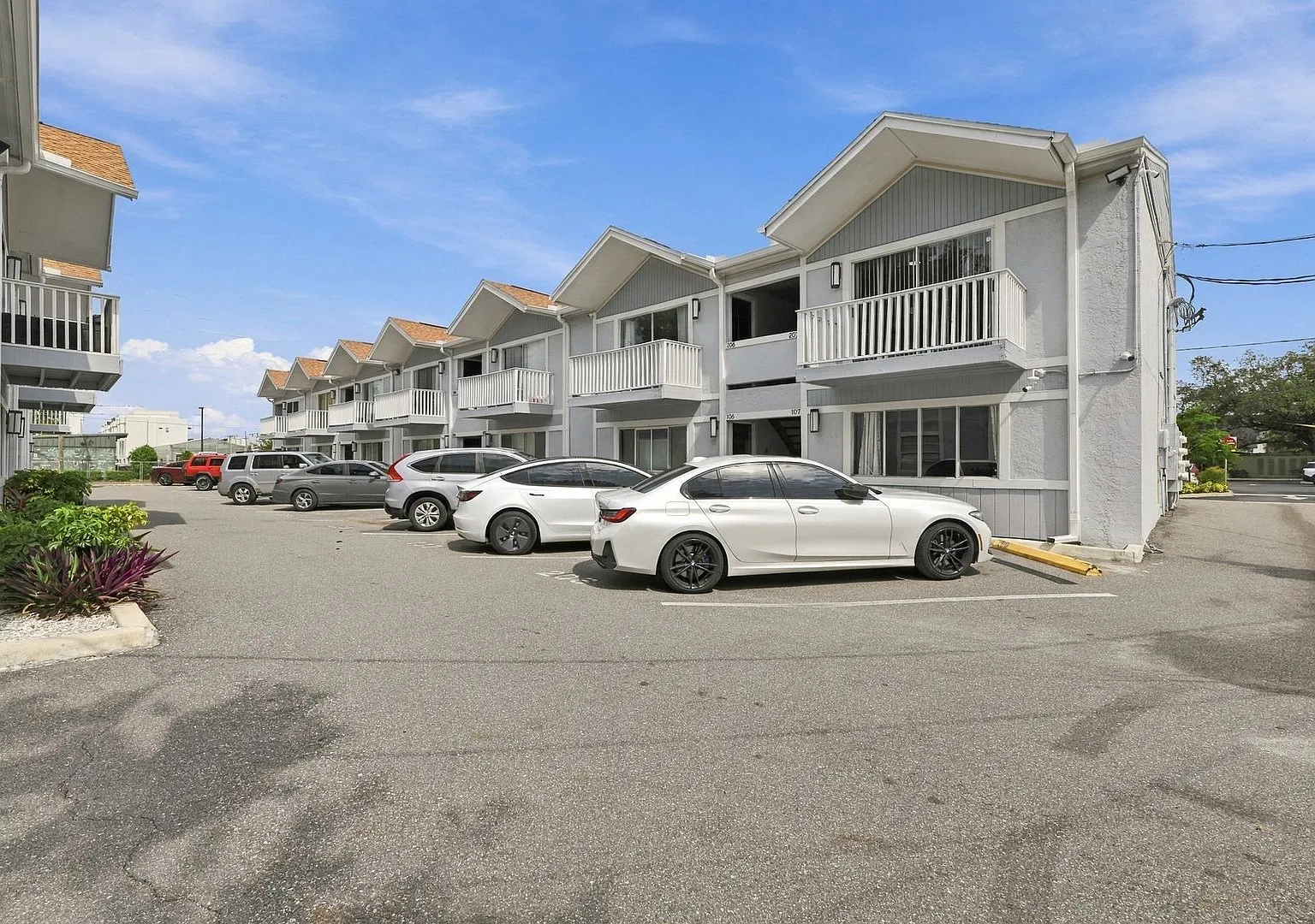 South Tampa 2-Bedroom Condo with Balcony & In-Unit Laundry — Photo 1