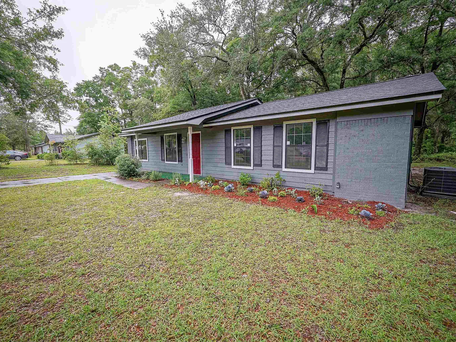 4 bed, 2.0 bath, 1200 sqft, $1,500 — Photo 2