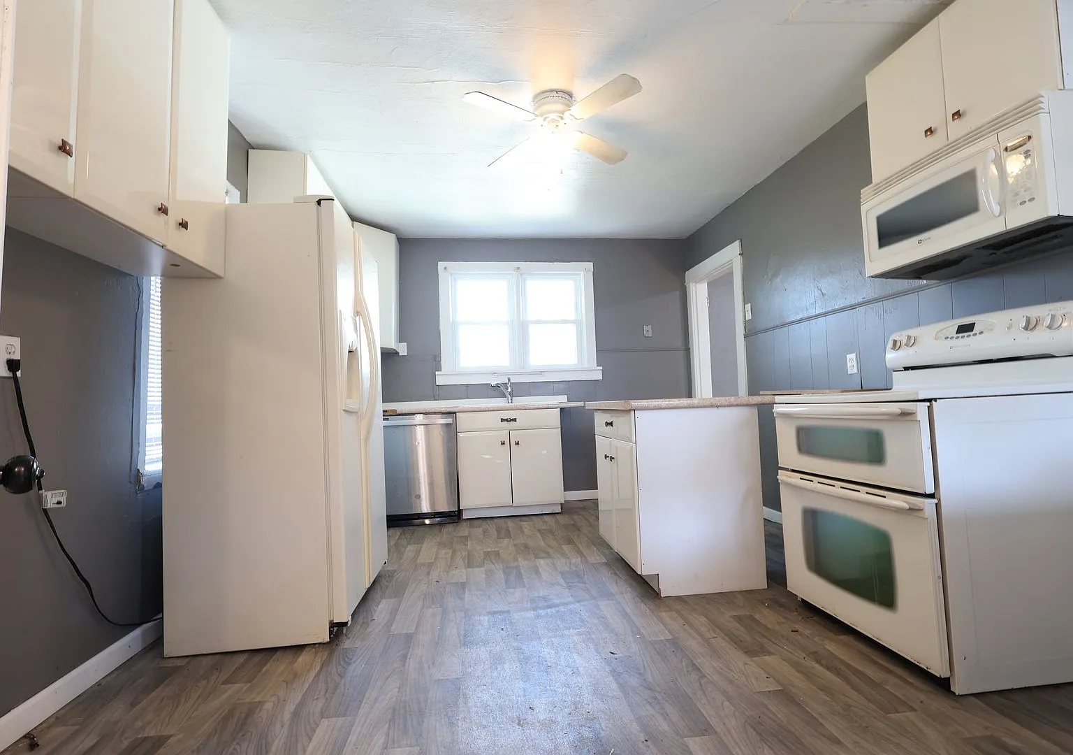 Cozy and recently updated 2-bedroom, 1-bath bungalow in Jennings! — Photo 2