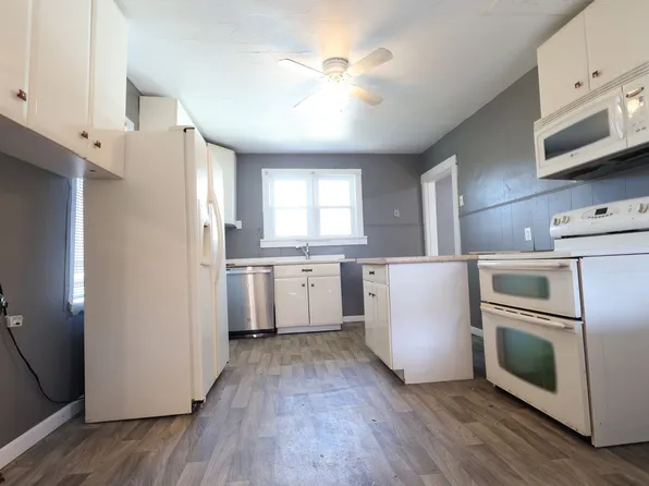 3 Pohlman Ln, Saint Louis, MO 63136