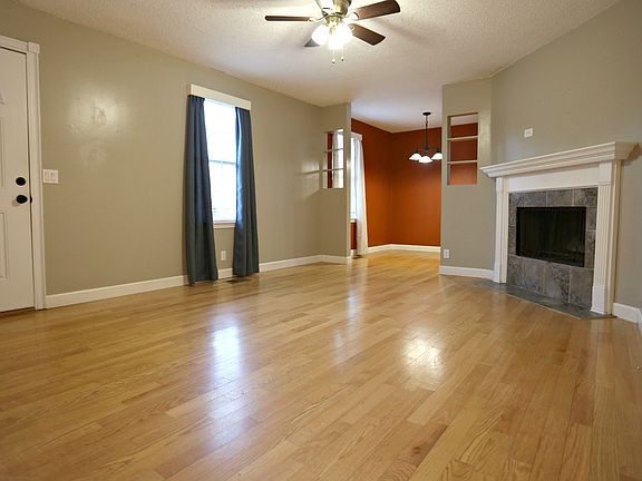 3rd image of 526 Meadowlark Dr