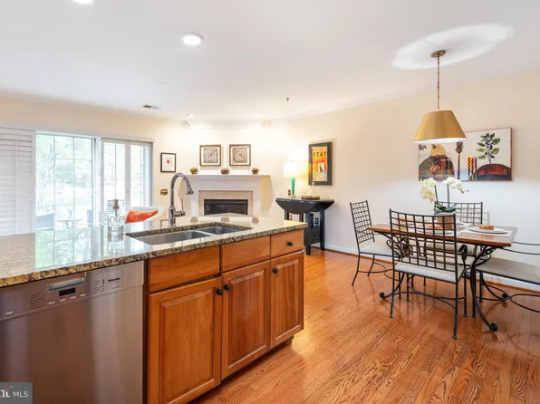1420 Roundhouse Ln, Alexandria, VA 22314