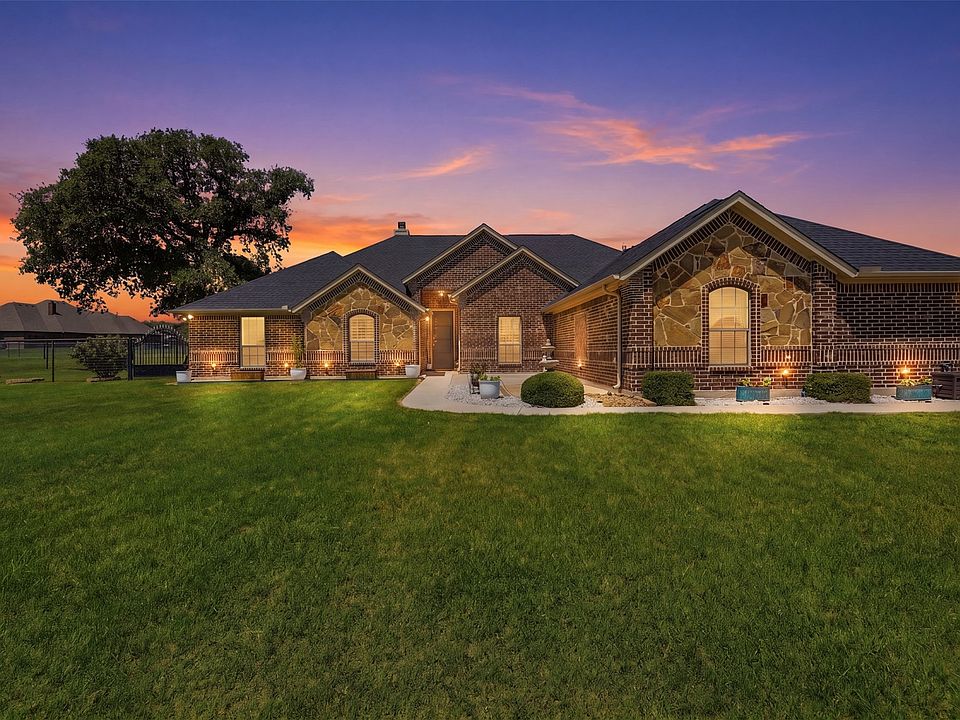 1st image of 205 Lavender Ct