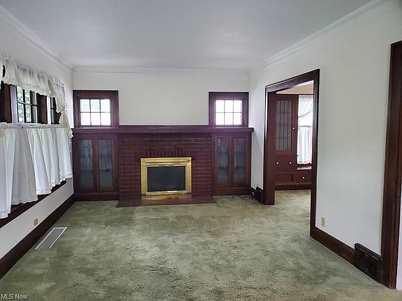 4th image of 2241 Cottage Grove Dr