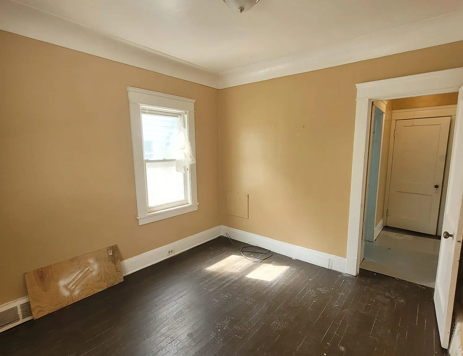 2 bed, 1000 sqft, $1,100 — Photo 4