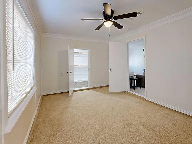 1021 Crosby Ave — Photo 7
