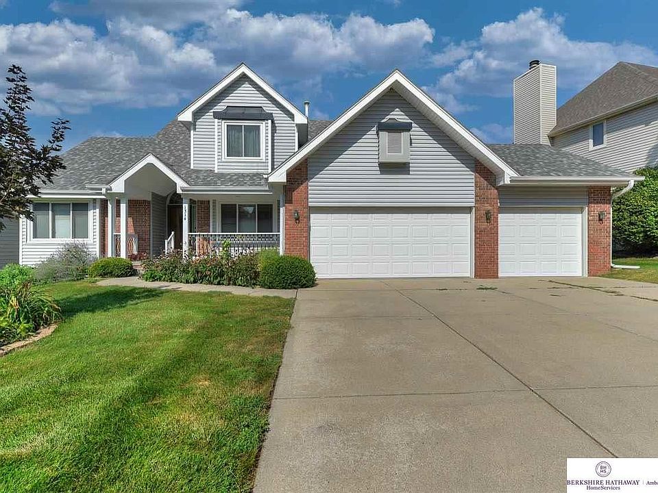 1st image of 1314 N 162nd St