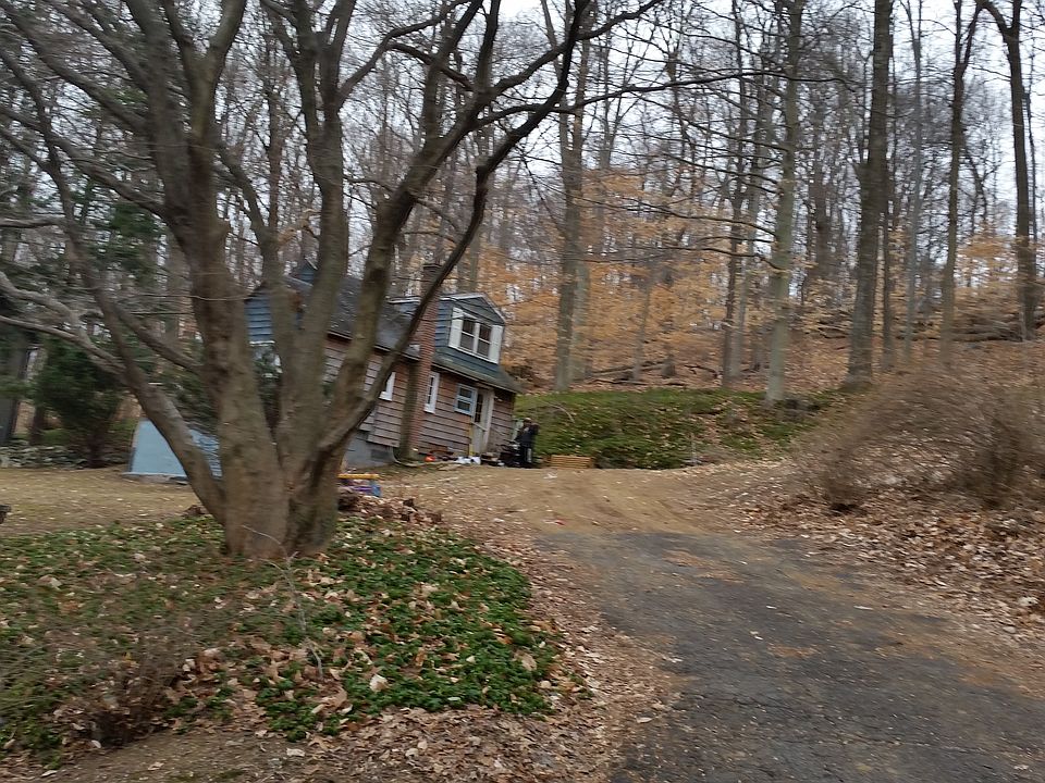 2nd image of 12 Hickory Rd