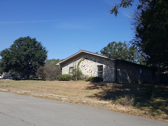 3rd image of 609 Gearner Dr