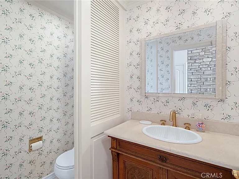 23900 Berdon St — Photo 13