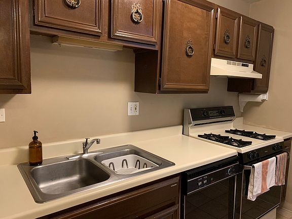 5th image of 1515 E Churchill Dr Unit 105