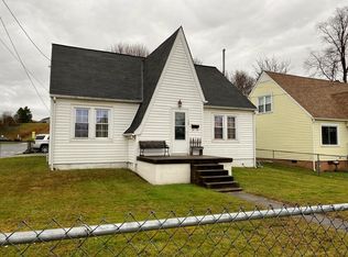135 Richards St, Oak Hill, WV 25901