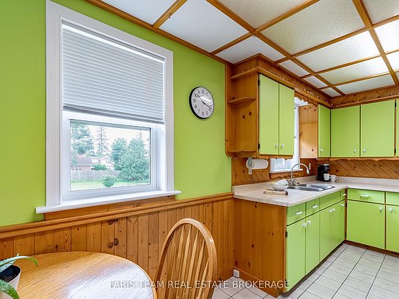 3rd image of 207 Warnica Rd