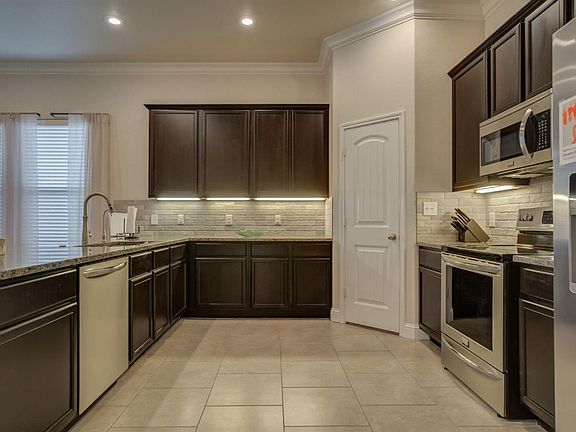 3rd image of 10111 Viola Ave