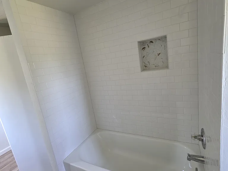 709 W Washington St — Photo 15