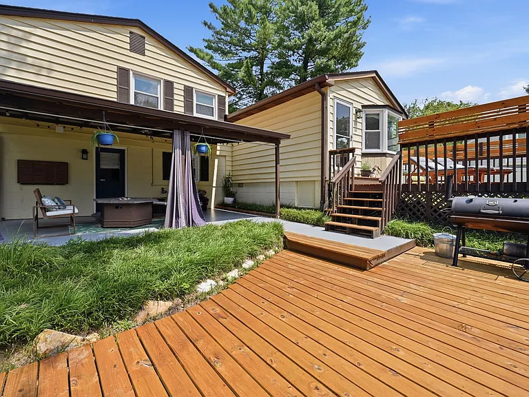 6426 Carriage Dr — Photo 35