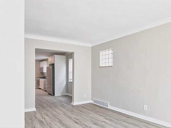 3rd image of 8339 Braddock Dr