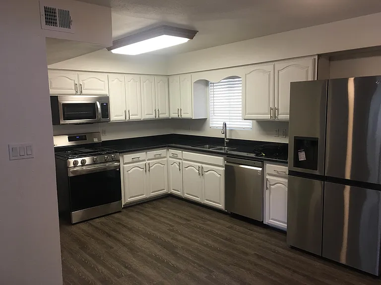 580 N 9th Dr — Photo 10