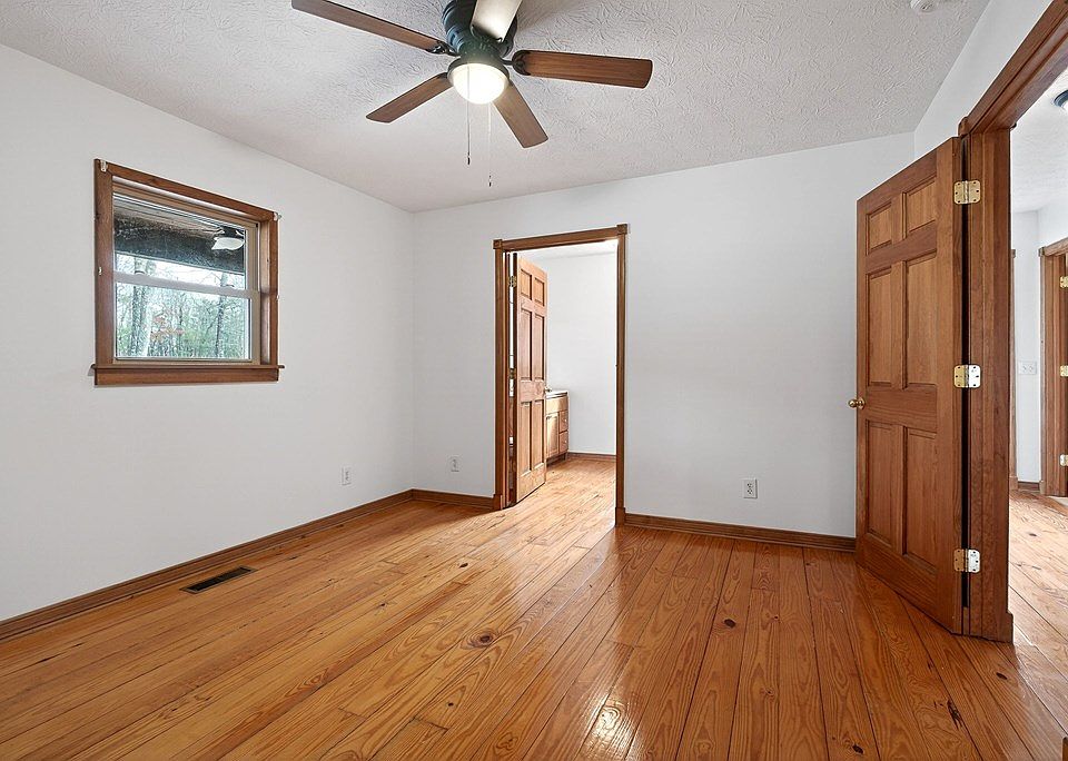 49th image of 1263 Ridge Rd W