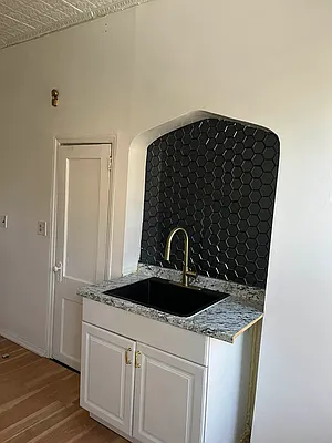 Rented by Omega Realty of Greenpoint | media 9