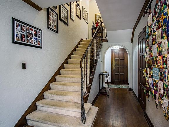 5th image of 226 Belmonte Park E