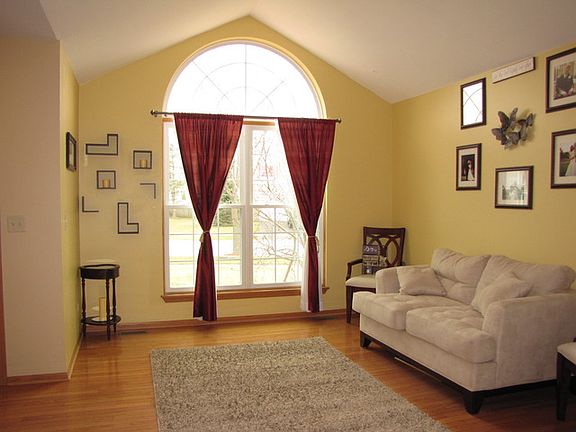 3rd image of 5312 Maple Glen Dr