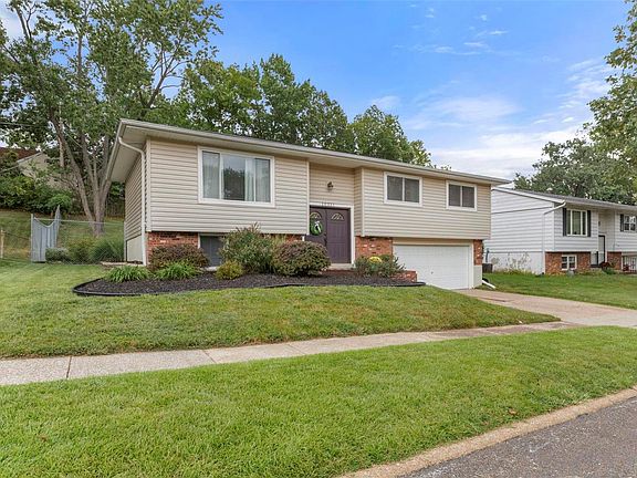 3rd image of 10331 Roscommon Dr