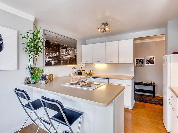 5th image of 888 N Logan St APT 3C