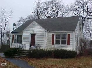 15 Seltsam St, Bridgeport, CT 06606