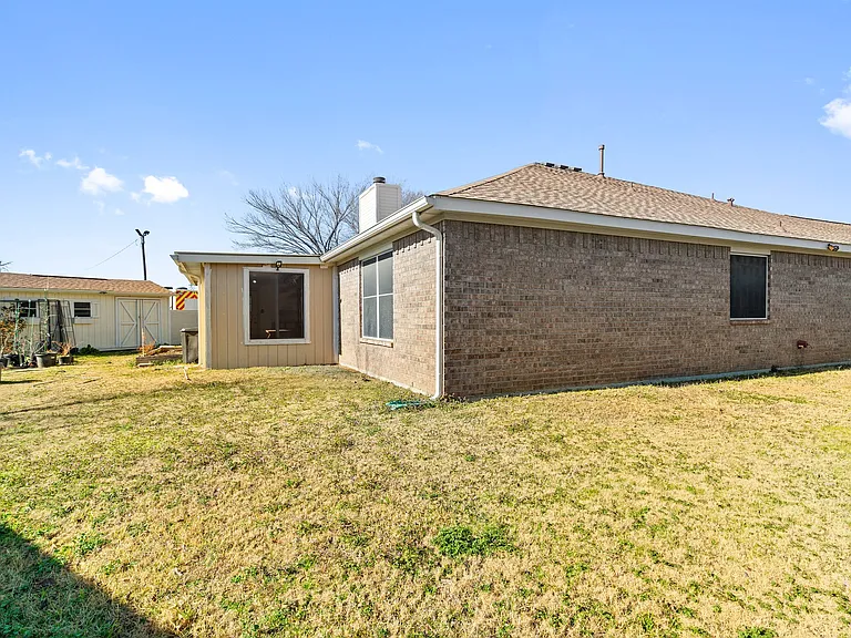 107 Loda Ct — Photo 10