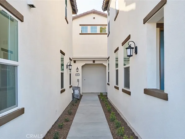 16582 Bottlebrush Ln #1, Fontana, CA 92336