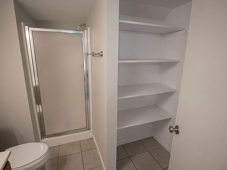 1405 Greensboro Dr — Photo 17