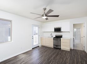 Amazing La Jolla Village Studio with Onsite Laundry, studio / 1.0 ba, $1995