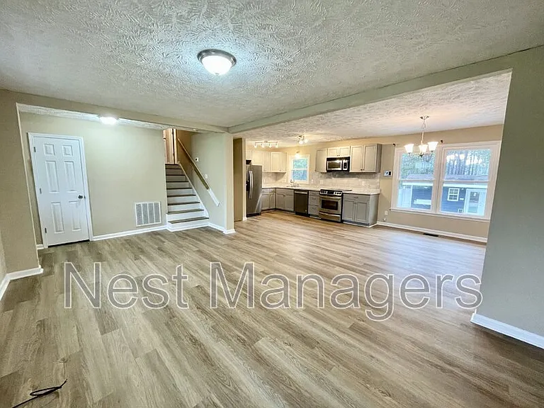 623 Daharan Dr — Photo 18