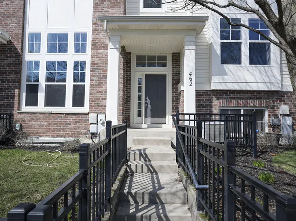 462 Grosvenor Ln, Aurora, IL 60504