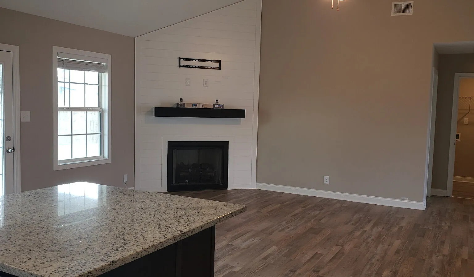 3 bed, 2.0 bath, 1780 sqft, $2,050 — Photo 4