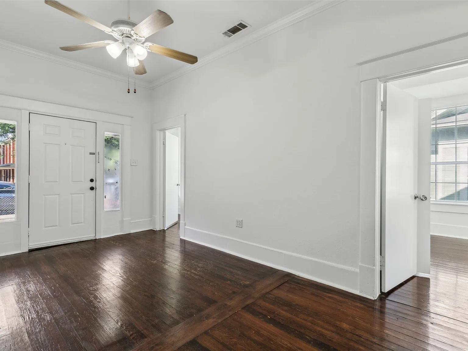 3 bed, 2.5 bath, 1200 sqft, $2,000 — Photo 2