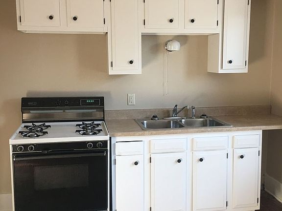 2nd image of 3013 Peach St #2