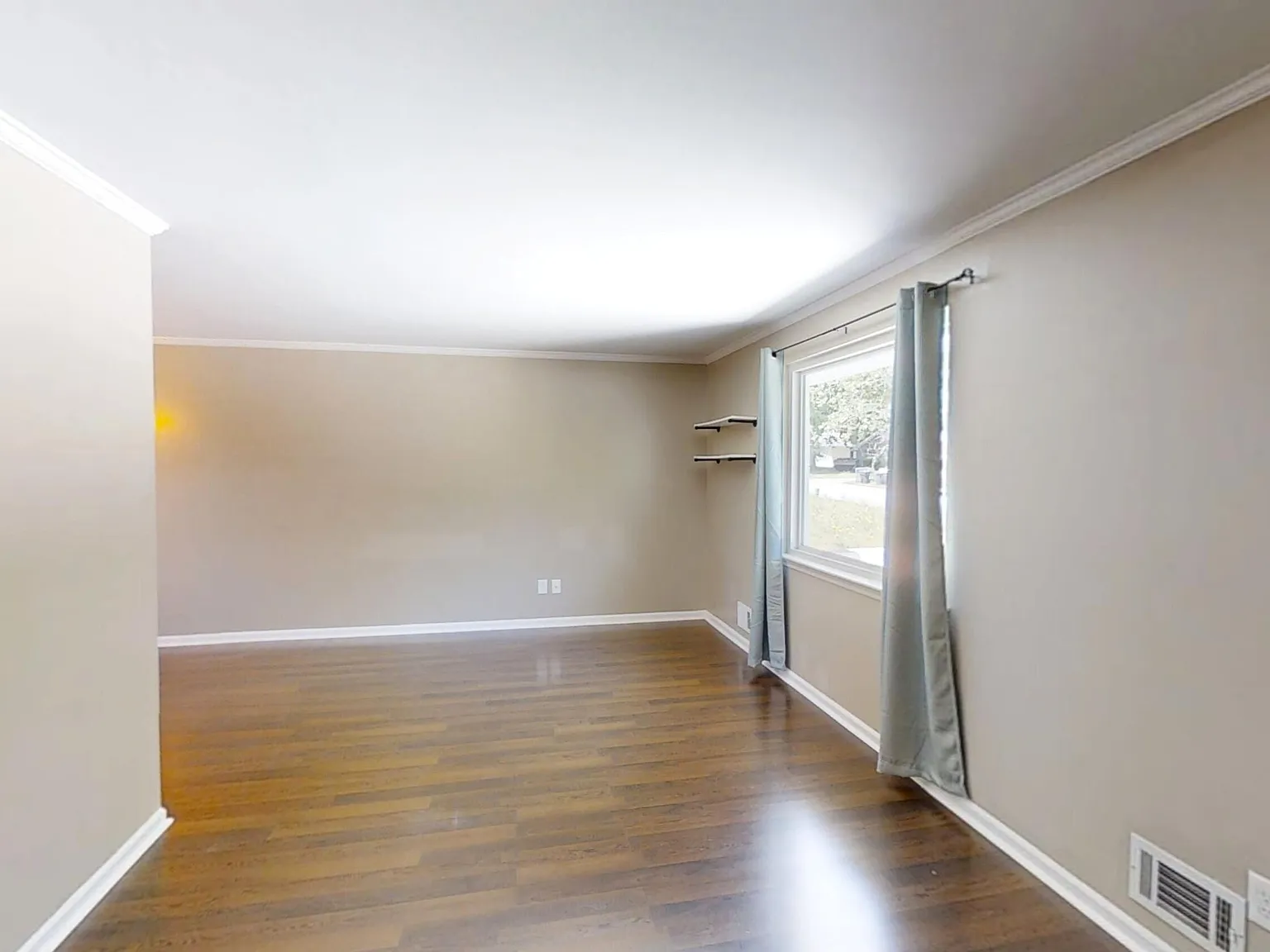 321 Oak Lake Drive - 1 — Photo 4