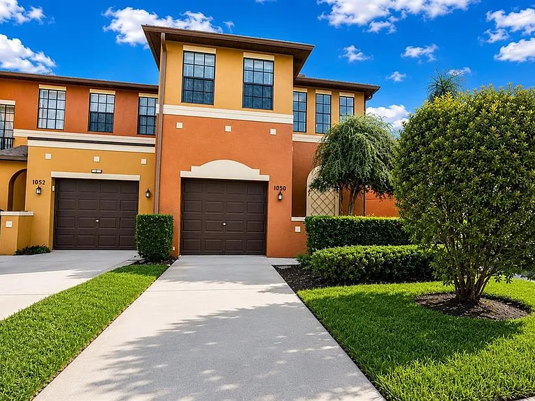 1050 Blackwater Dr — Photo 1