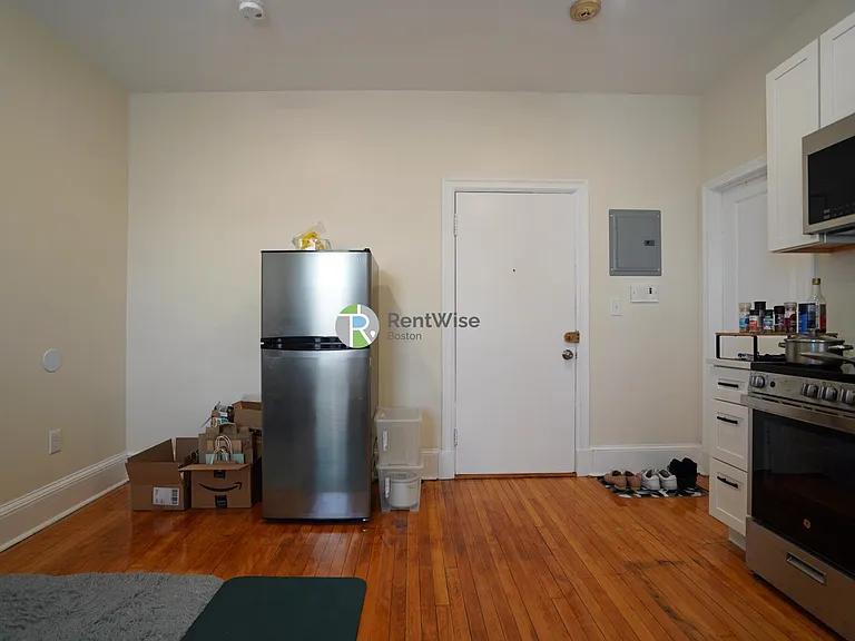 1218 Commonwealth Ave #18 — Photo 2