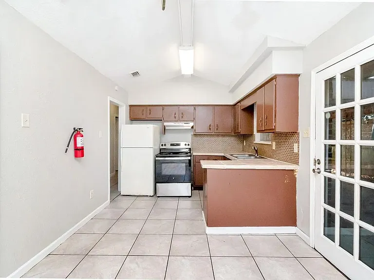 1517 Colgin St — Photo 10